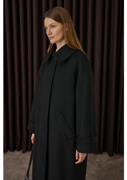 Yaka Detaylı Kaban Siyah
