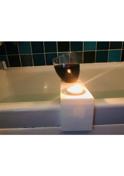 Beyaz Küvet Şarap Standı, Şık ve Kullanışlı Tasarım.