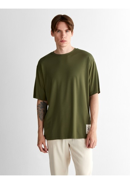 Erkek Yeşil Relaxed Fit Bisiklet Yaka Logolu T-Shirt 2325124T.301