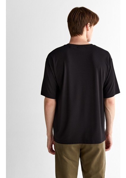 Erkek Siyah Relaxed Fit Bisiklet Yaka Logolu T-Shirt 2325124T.5 fiyatları