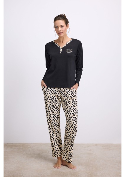 Kadın Uzun Kollu T-Shirt ve Pantolon Pijama Takımı – %100 Pamuk, Leopar Desen Detaylı 11549