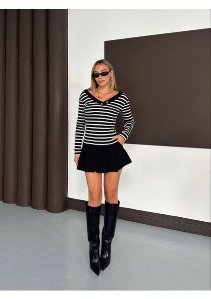 V Yaka Kol ve Yaka Düğmeli Bluz Siyah A4047