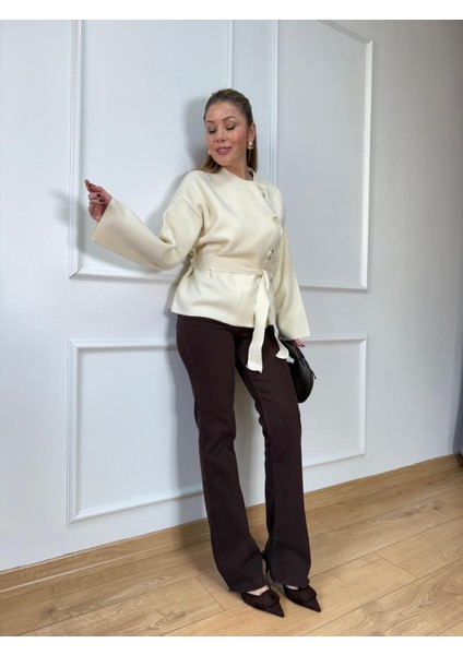 Krem Kuşaklı Triko Hırka fırsatları