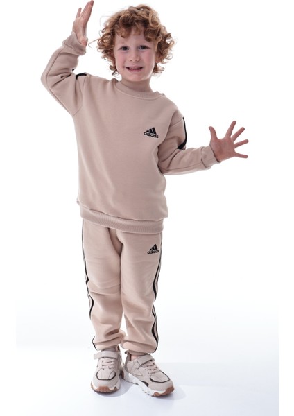 Erkek Çocuk Şeritli Polar Eşofman Takımı – Rahat ve Yumuşak Kumaş