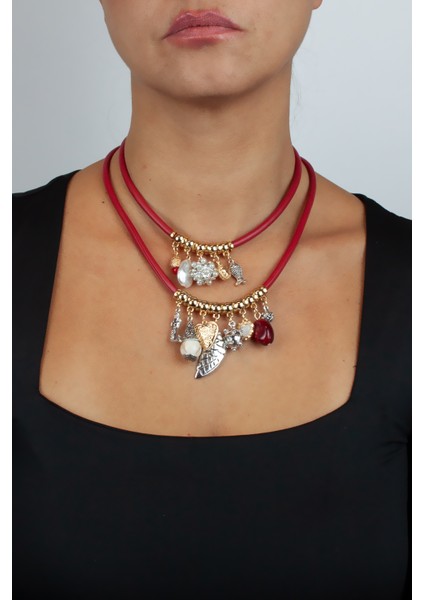 Charm Detaylı Çoklu Tasarım Kırmızı Choker Kolye