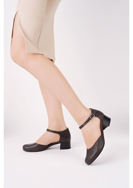 Hakiki Deri Klasik Günlük Kadın Topuklu Ayakkabı TRC71-0136 modelleri