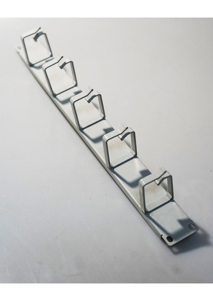 1u 19'' Metal Kancalı Yatay Kablo Organizer Beyaz