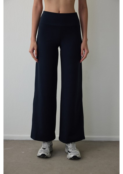 Siyah Termal Etkili Uzun Kollu Fermuarlı Dik Yaka Ceket