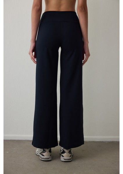 Siyah Termal Etkili Uzun Kollu Fermuarlı Dik Yaka Ceket fiyatları