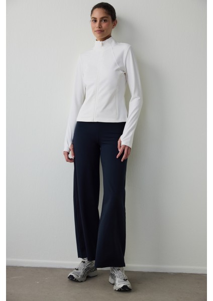 Siyah Termal Etkili Uzun Kollu Fermuarlı Dik Yaka Ceket fırsatları