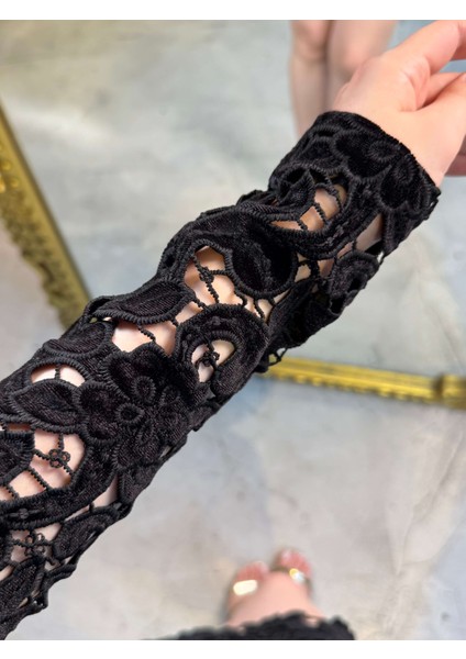 Amanda Kadife Çiçek Desenli Dantel Uzun Kol Sıfır Yaka Ekstra Mini Elbise Siyah fiyatları