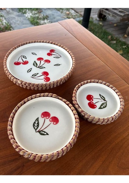 Kiraz Desenli Hasır Görünümlü Sunum Seti – Kırmızı Renk – 3 Parça El Yapımı Sofra Takımı modelleri