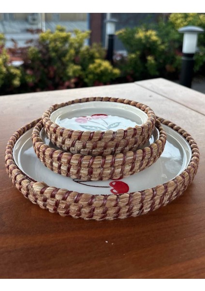 Kiraz Desenli Hasır Görünümlü Sunum Seti – Kırmızı Renk – 3 Parça El Yapımı Sofra Takımı
