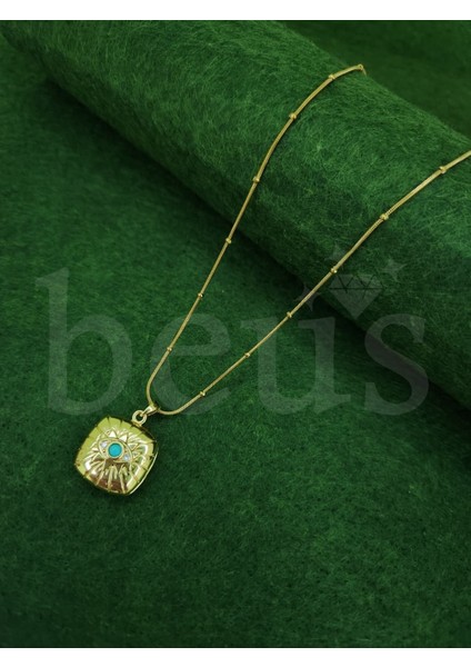 - Mavi Boncuk Göz Detaylı Kare Gold Kaplama Üzerine Çelik Kolye