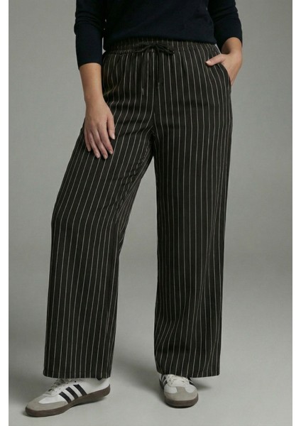 Büyük Beden Çizgili Krep Kumaş Bağcıklı Pantolon fiyatları