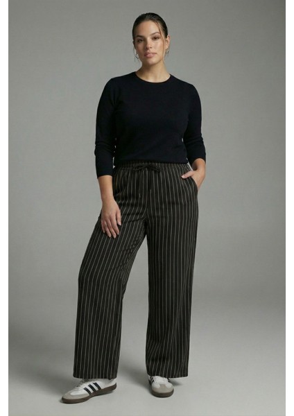 Büyük Beden Çizgili Krep Kumaş Bağcıklı Pantolon modelleri