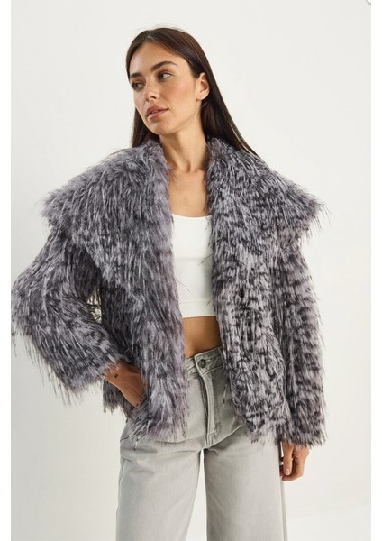 Kadın Geniş Yaka Püsküllü Premium Kürk Ceket