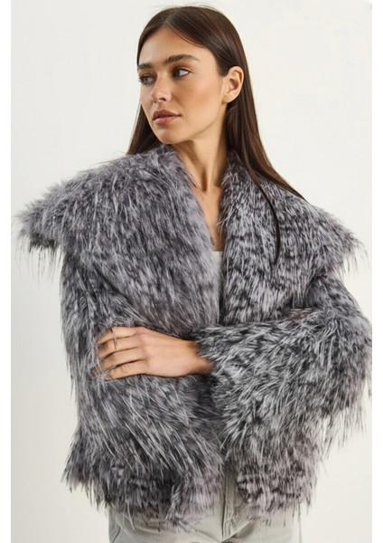 Kadın Geniş Yaka Püsküllü Premium Kürk Ceket modelleri