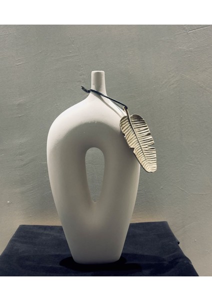 Minimalist Dekoratif Seramik Vazo – 40X20X8 cm Ev ve Ofis Aksesuarı, Yaprak Detaylı