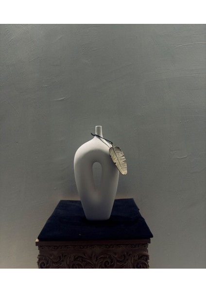 Minimalist Dekoratif Seramik Vazo – 40X20X8 cm Ev ve Ofis Aksesuarı, Yaprak Detaylı modelleri