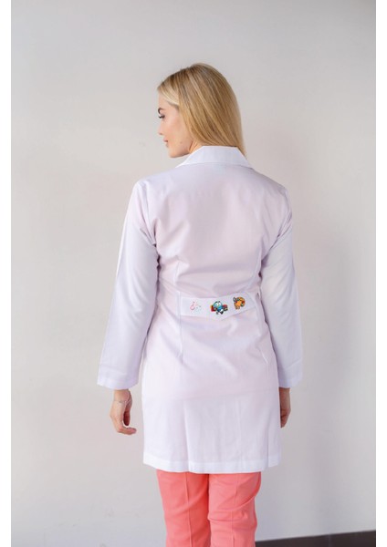 Sınıf Öğretmeni Önlüğü Alpaka Beyaz Önlük Öğretmen Baskılı 3 Cepli modelleri