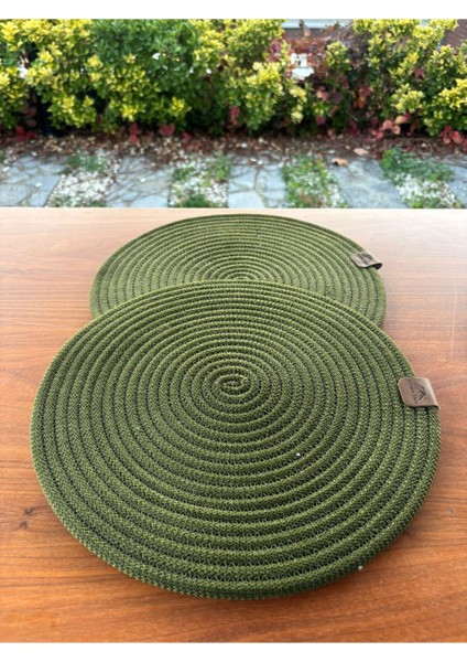 Yeşil Yılbaşı Temalı 2'li Hasır Görünümlü Yuvarlak Supla – Leke Tutmaz, El Yapımı – 33X33 cm