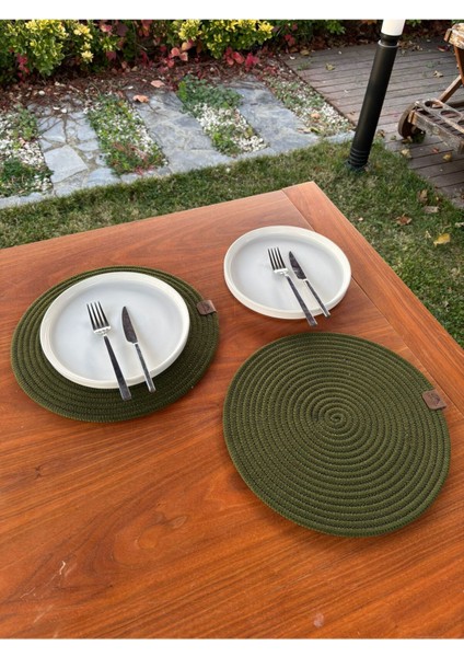Yeşil Yılbaşı Temalı 2'li Hasır Görünümlü Yuvarlak Supla – Leke Tutmaz, El Yapımı – 33X33 cm