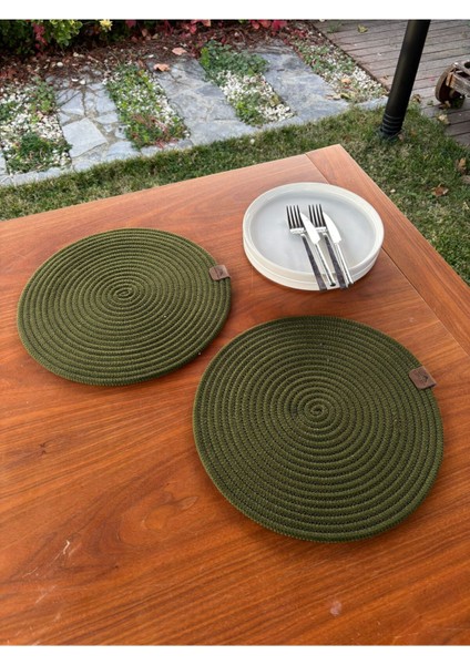 Yeşil Yılbaşı Temalı 2'li Hasır Görünümlü Yuvarlak Supla – Leke Tutmaz, El Yapımı – 33X33 cm
