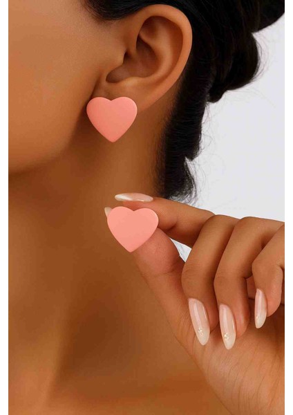 Kalp Şeklinde Pembe Minimalist Küpe – Zarif ve Şık Tasarım