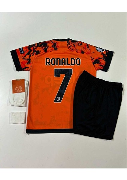 Juventus 2020/21 Sezonu Cristiano Ronaldo Deplasman Çocuk Forması 4'lü Set modelleri