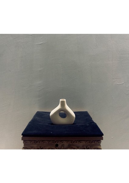 Minimalist Modern Seramik Vazo – 15X15 cm Dekoratif, Şık Ev ve Ofis Aksesuarı