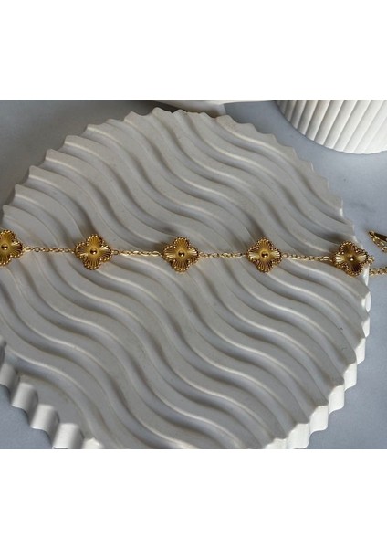 Çiçek Desenli Zarif Tasarım Yonca Bileklik