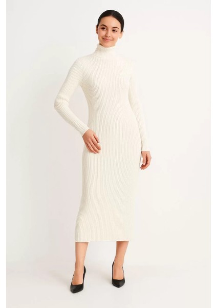 Kadın Boğazlı Triko Elbise – Uzun Fitilli Esnek Dokuma, Tam Kalıp, Kışlık & Baharlık Şık Rahat Stil, 130 cm Midi Boy Elbise - Beyaz indirimleri