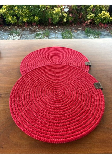 2'li Kırmızı Yılbaşı Temalı Hasır Görünümlü Yuvarlak Supla – Leke Tutmaz, El Yapımı – 33X33 cm