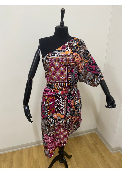 Kadın Desenli Tek Omuz Yırtmaç Detaylı Dokuma Şifon Pareo fiyatları