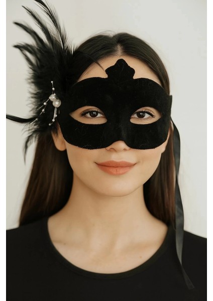 Buğz Siyah Renk Yandan Tüylü Süet Kaplama Beyaz Incili Parti Maskesi 18X15 cm modelleri