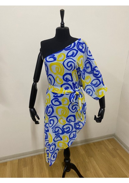 Kadın Desenli Tek Omuz Yırtmaç Detaylı Dokuma Şifon Pareo fiyatları