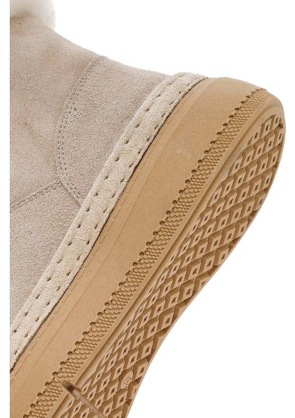 Kadın Bej Kalın Tabanlı Kürk Detaylı Süet Deri Bot 25WFD133410