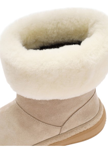 Kadın Bej Kalın Tabanlı Kürk Detaylı Süet Deri Bot 25WFD133410