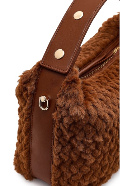Kadın Kahverengi Uzun Askılı Charmlı Peluş Omuz Çantası 25WBD2865PH