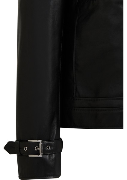 Paloma Kadın Siyah Kısa Oversize Kruvaze Yaka Deri Ceket 25WGD5608VE