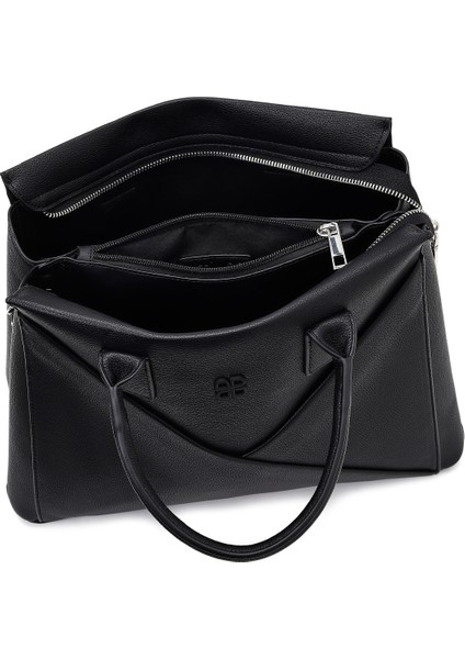 Kadın Siyah Uzun Askılı Aksesuarlı Kol Çantası 25WBD255518