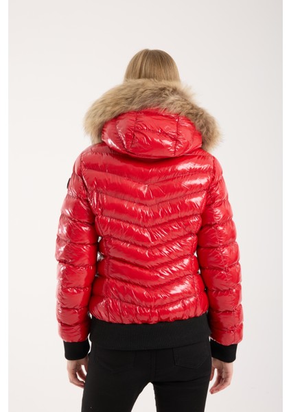 KADIN KISA ÇIKARILABİLİR KÜRK KAPŞONLU DOLGULU SU İTİCİ ŞİŞME MONT 8637 modelleri