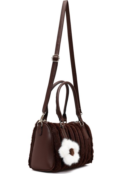Kadın Kahverengi Uzun Askılı Aksesuarlı Peluş Omuz Çantası 25WBD2673PH