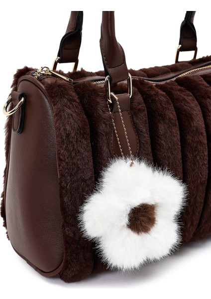 Kadın Kahverengi Uzun Askılı Aksesuarlı Peluş Omuz Çantası 25WBD2673PH