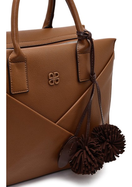 Kadın Kahverengi Uzun Askılı Aksesuarlı Kol Çantası 25WBD255518