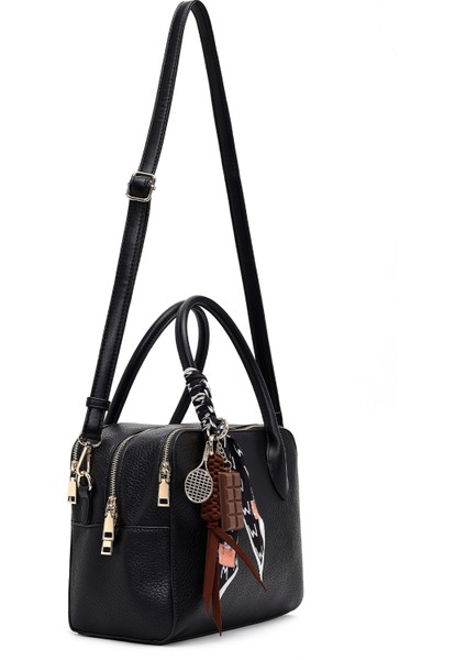 Kadın Siyah Uzun Askılı Charmlı Klasik Kol Çantası 25WBD2860FT