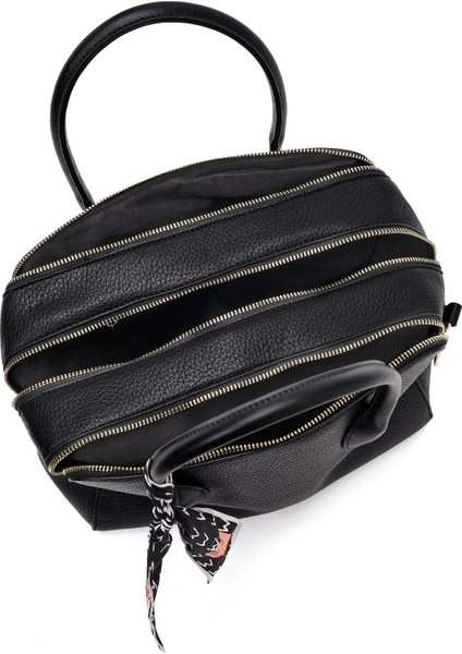 Kadın Siyah Uzun Askılı Charmlı Klasik Kol Çantası 25WBD2860FT