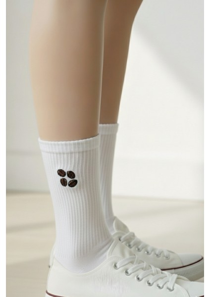 Kahve Seti Minimal Nakışlı Yazlık Kışlık Unisex 4 Çift Beyaz Soket Çorap Seti indirimleri