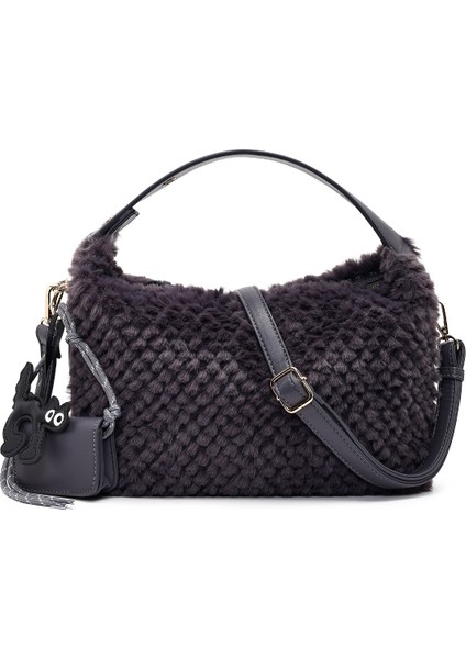 Kadın Gri Uzun Askılı Charmlı Peluş Omuz Çantası 25WBD2865PH